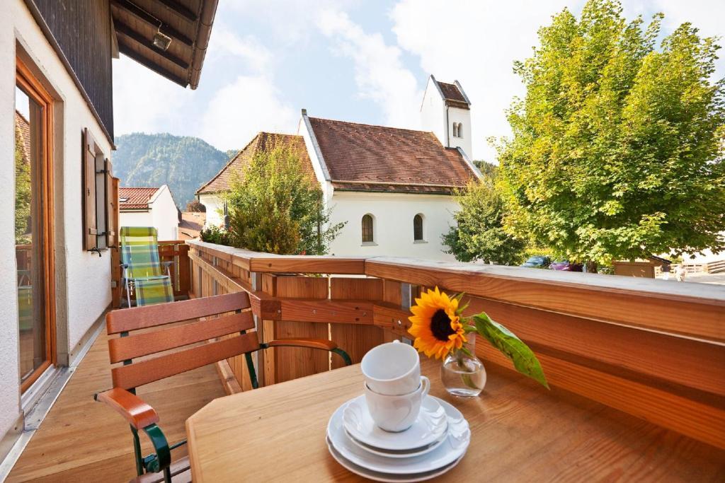 Hotel Restaurant Fruehlingsgarten Фюссен Экстерьер фото