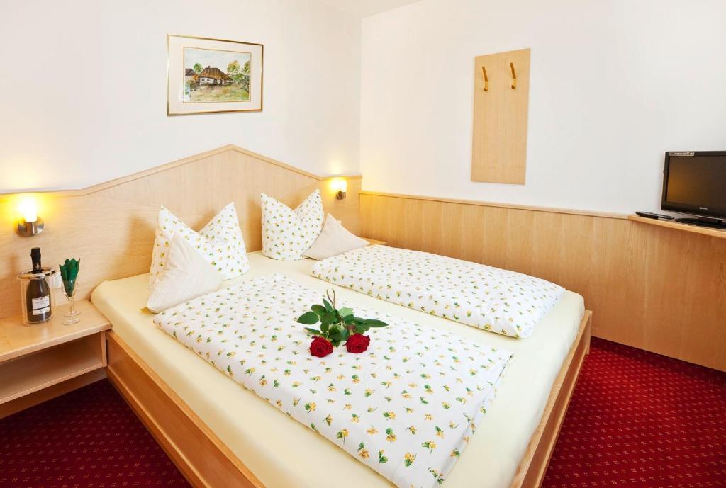Hotel Restaurant Fruehlingsgarten Фюссен Экстерьер фото