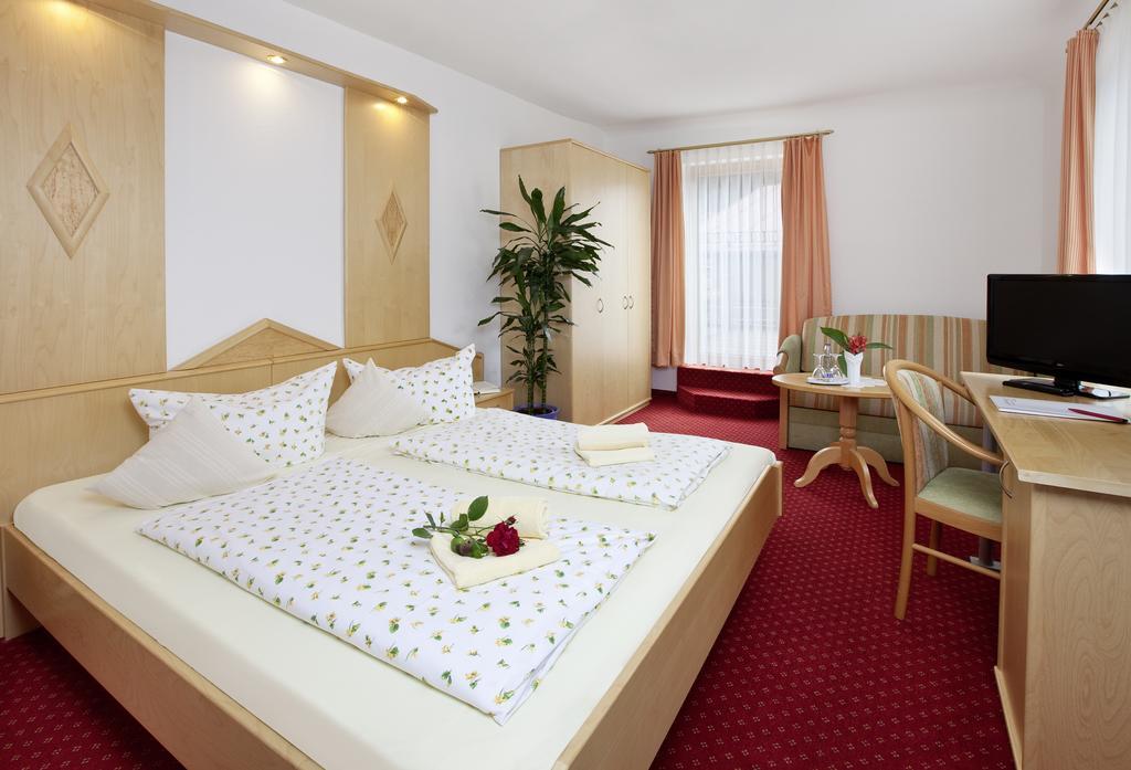 Hotel Restaurant Fruehlingsgarten Фюссен Экстерьер фото