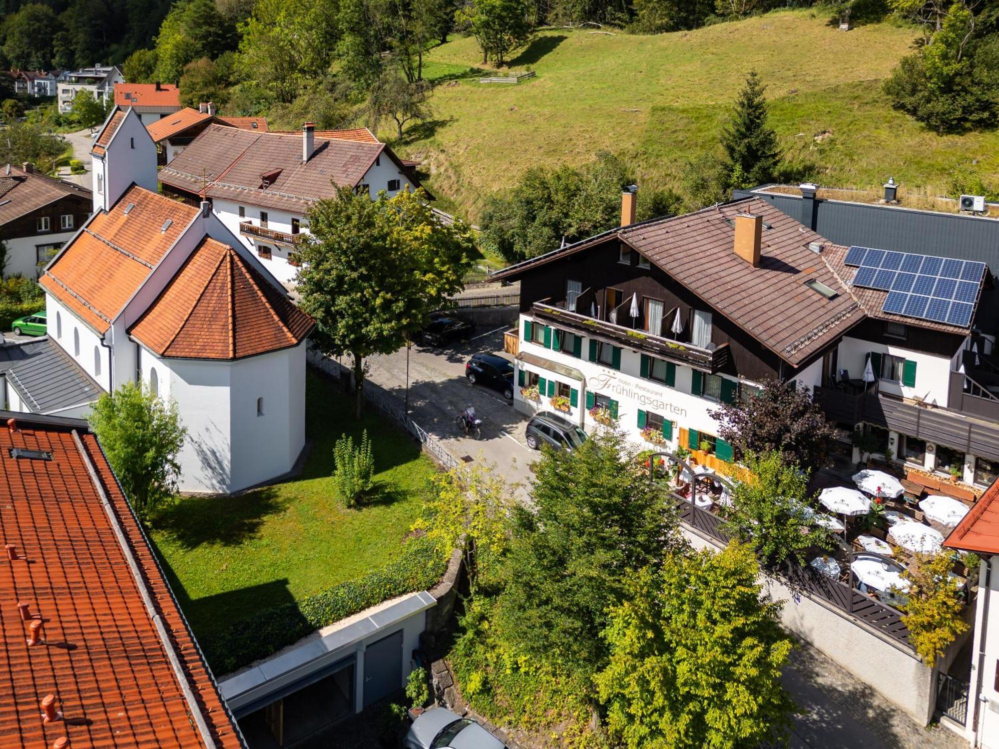 Hotel Restaurant Fruehlingsgarten Фюссен Экстерьер фото