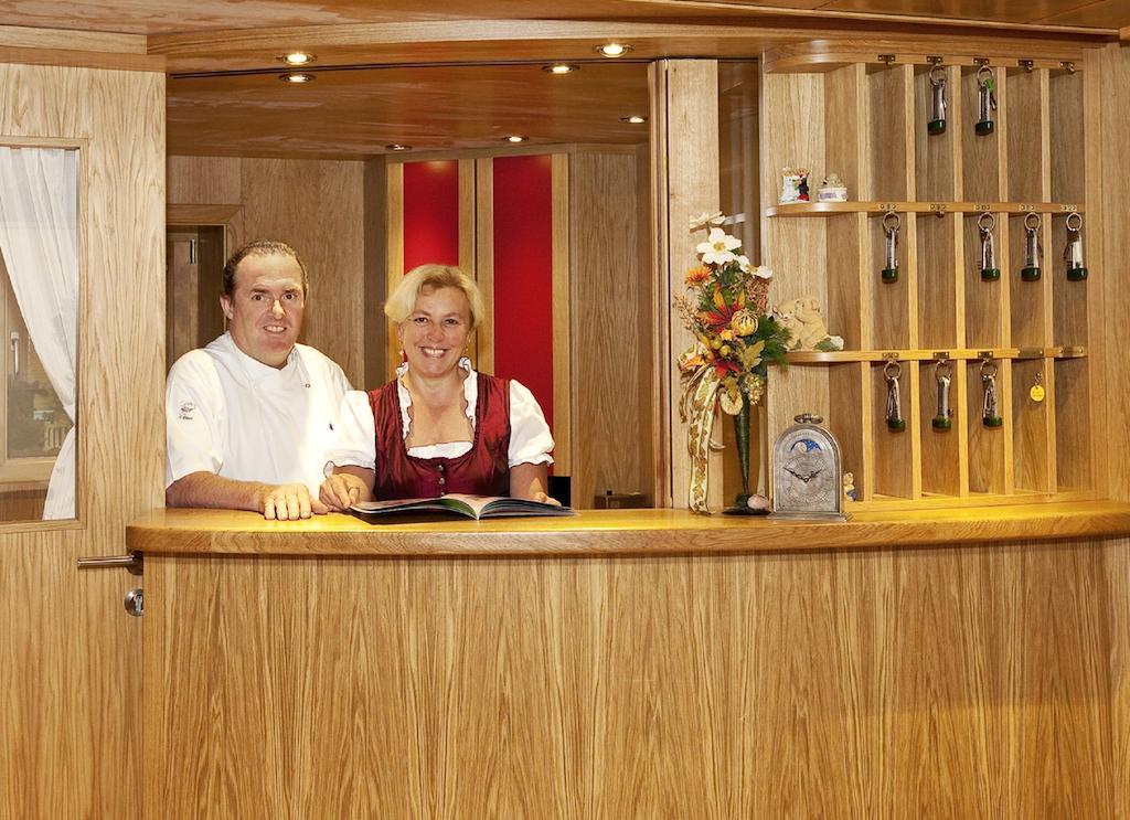 Hotel Restaurant Fruehlingsgarten Фюссен Экстерьер фото